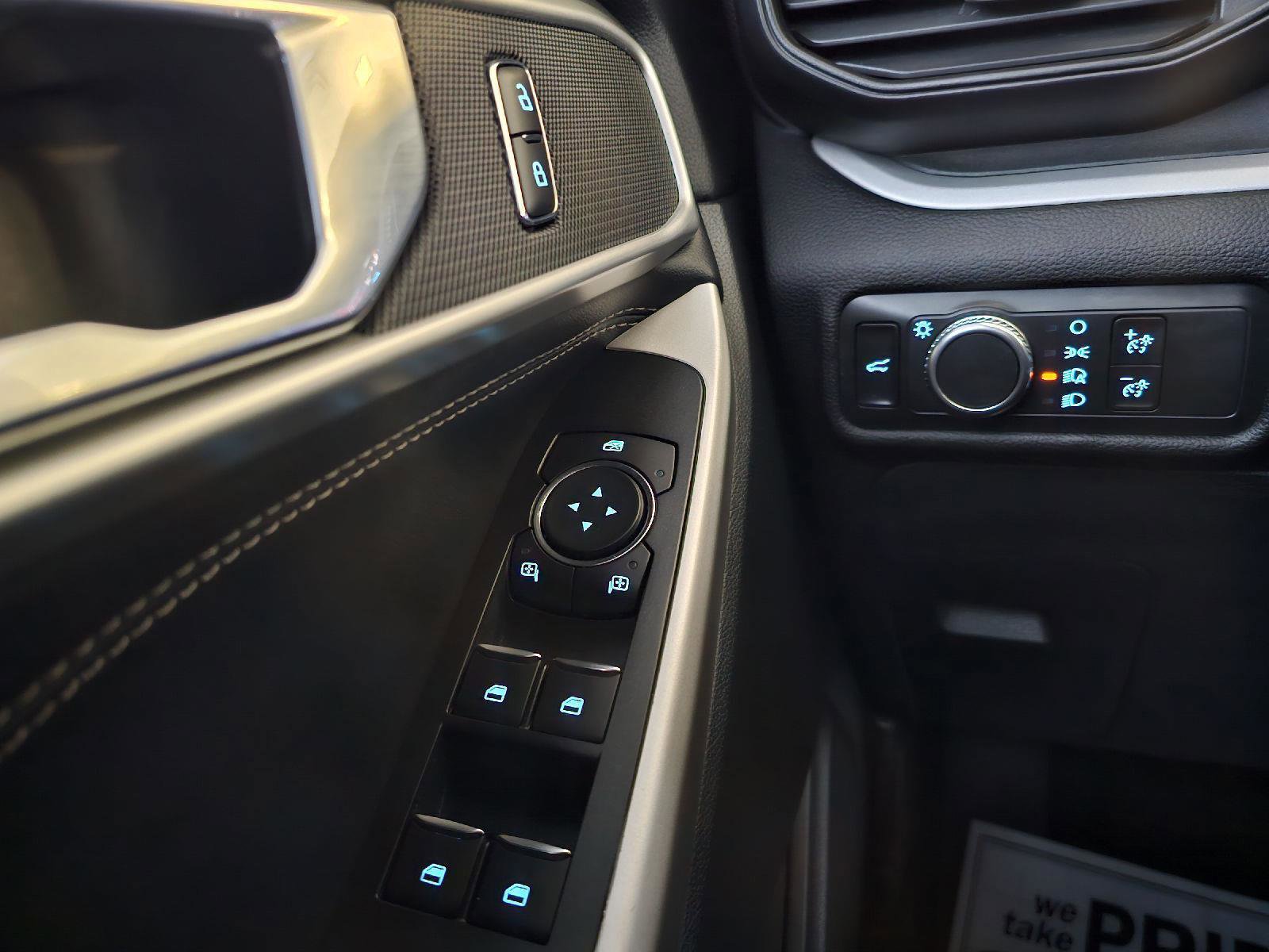 Used 2022 Ford Explorer XLT image 23