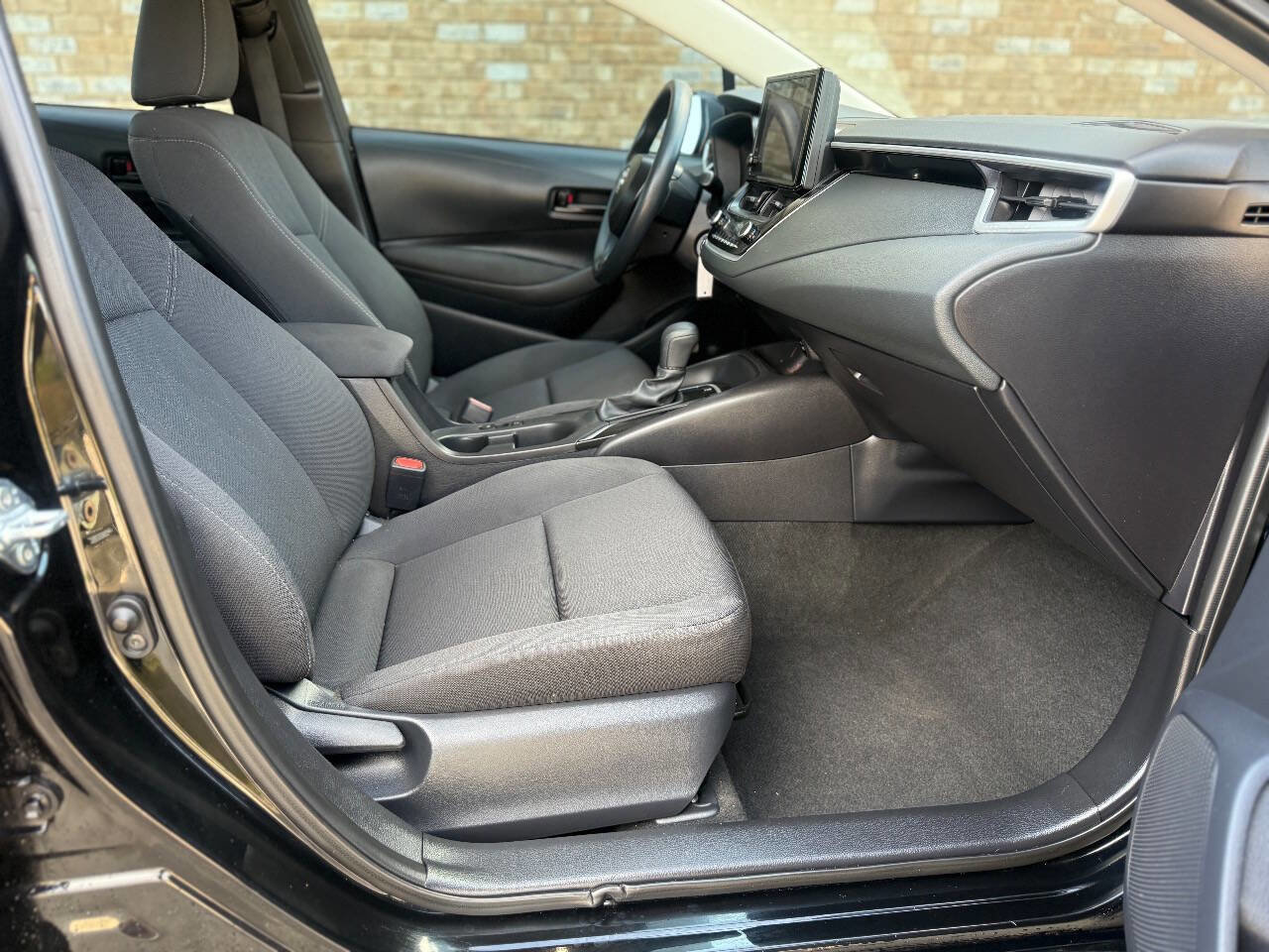 Used 2025 Toyota Corolla LE image 18