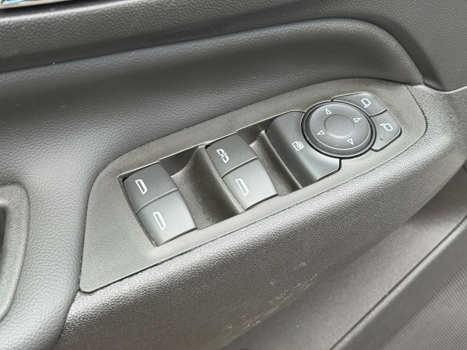Used 2024 Chevrolet Equinox LT w/ LPO, Floor Liner Package FWD image 17