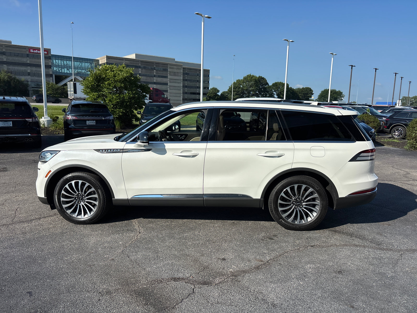 Certified 2022 Lincoln Aviator Reserve w/ Elements Package Plus AWD/4WD image 4
