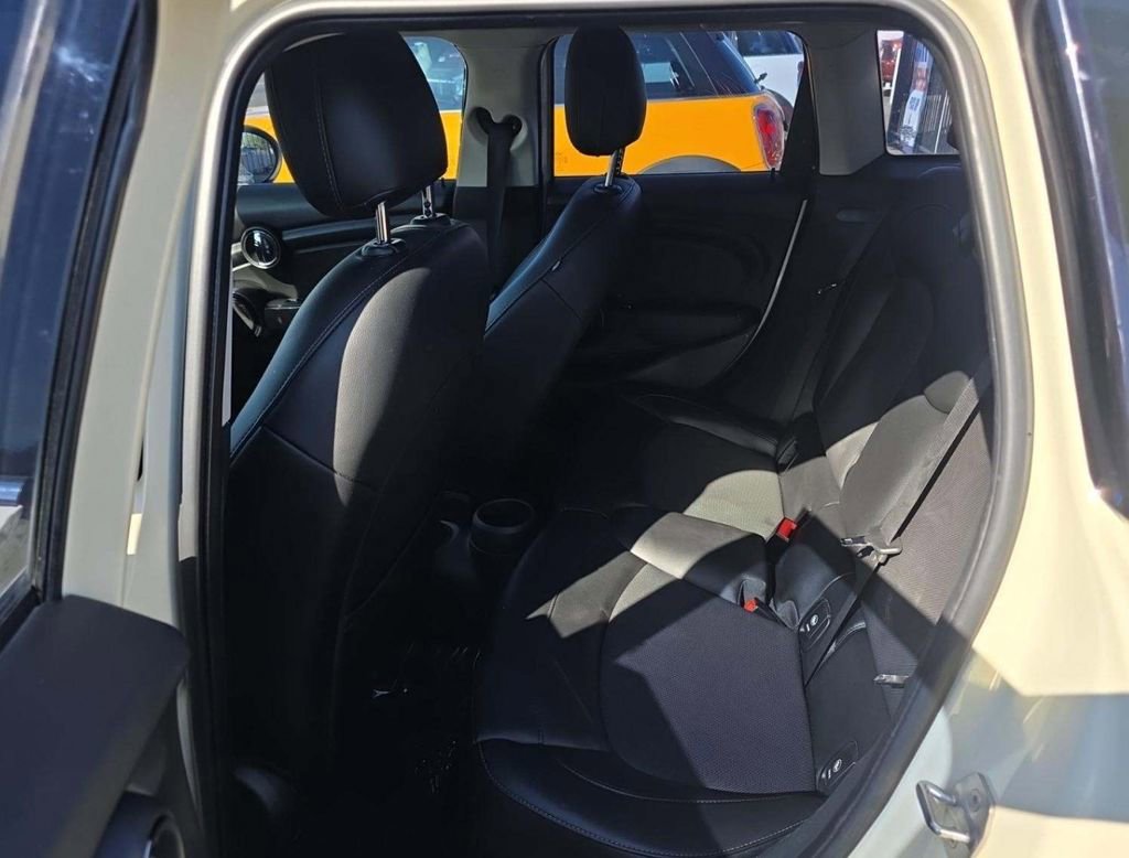 Used 2015 MINI Cooper 4-Door Hardtop image 7