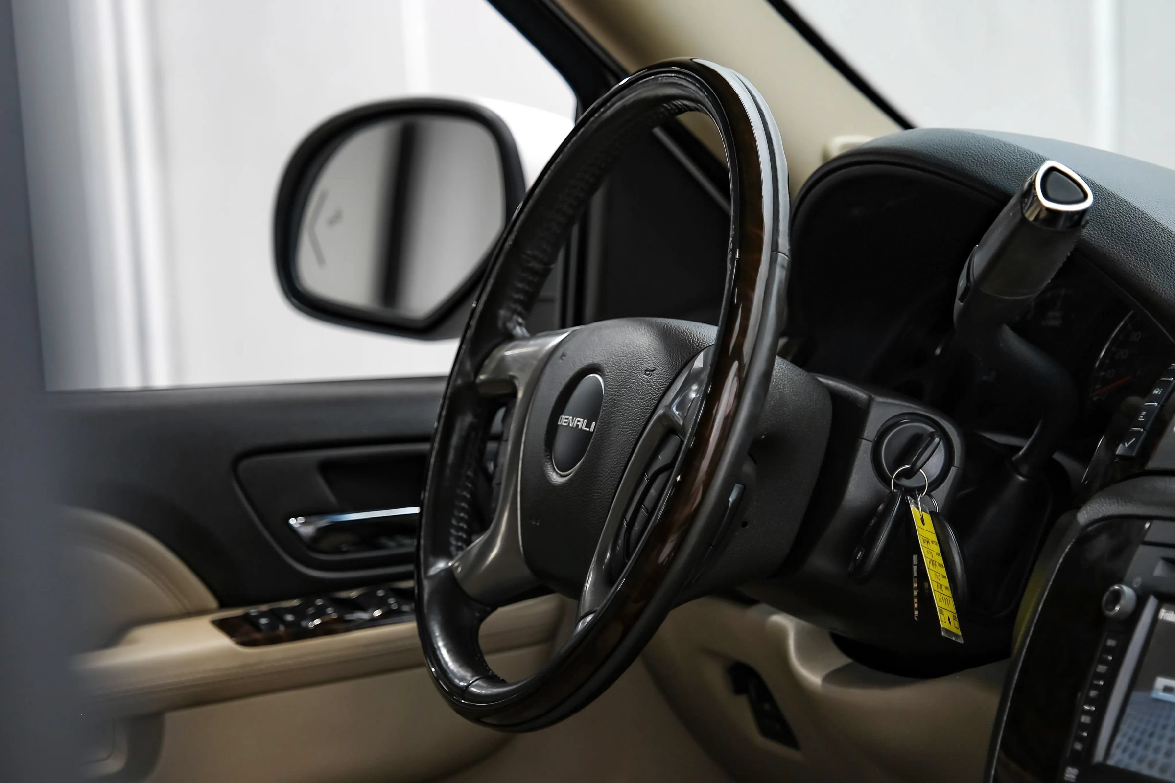 Used 2014 GMC Yukon Denali RWD image 16