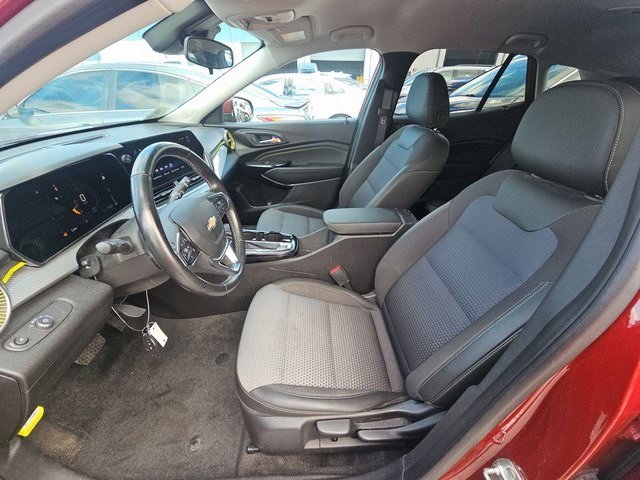 Used 2025 Chevrolet Trax LT w/ Driver Confidence Package image 7