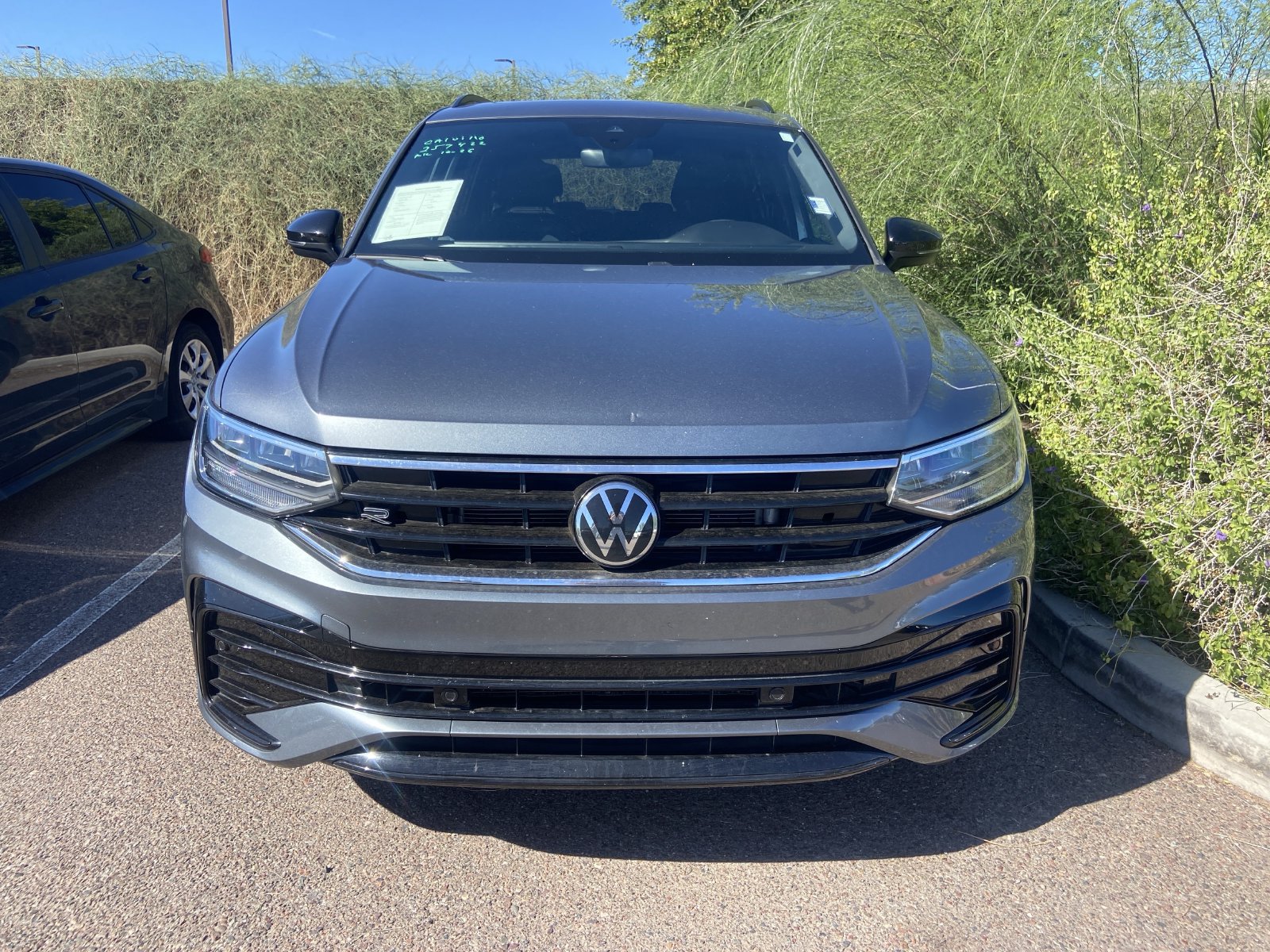 Used 2023 Volkswagen Tiguan SE R-Line FWD image 2