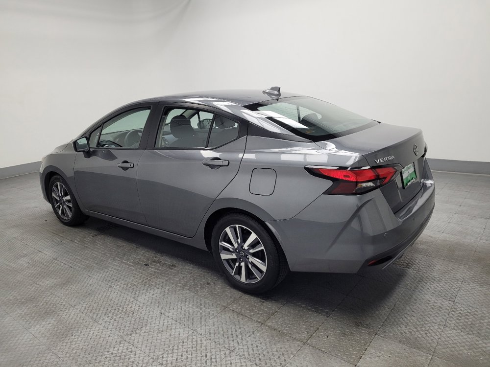 Used 2023 Nissan Versa SV image 3