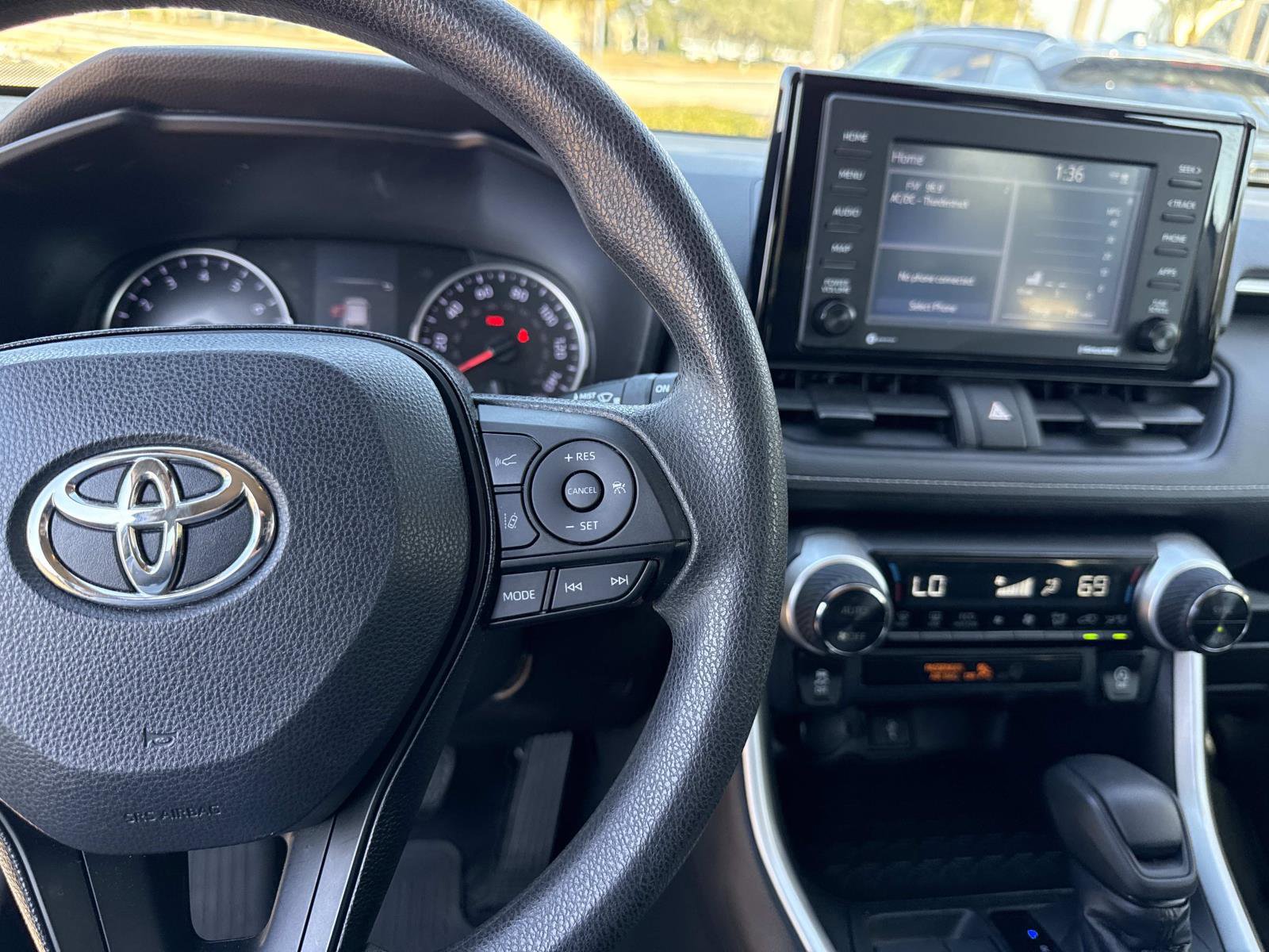 Used 2020 Toyota RAV4 XLE image 30