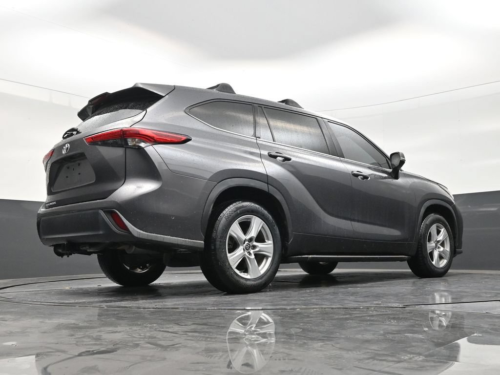 Used 2021 Toyota Highlander L FWD image 23