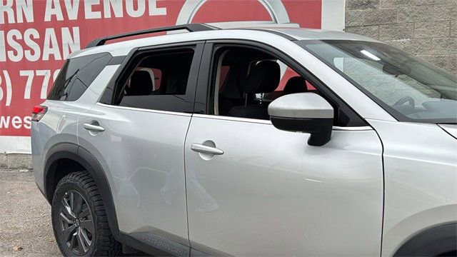 Used 2024 Nissan Pathfinder SV image 6