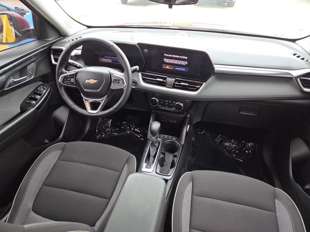 Used 2024 Chevrolet TrailBlazer LT w/ LT Cold Weather Package FWD image 19