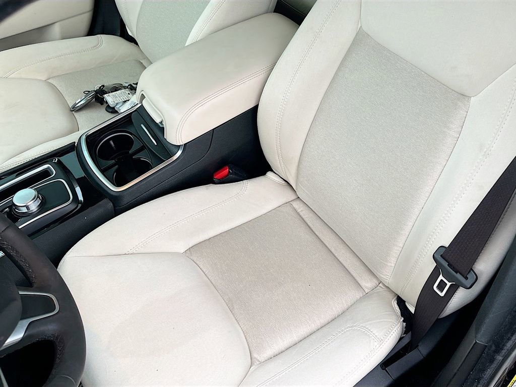 Used 2023 Chrysler 300 Touring w/ Safetytec Plus Group image 21