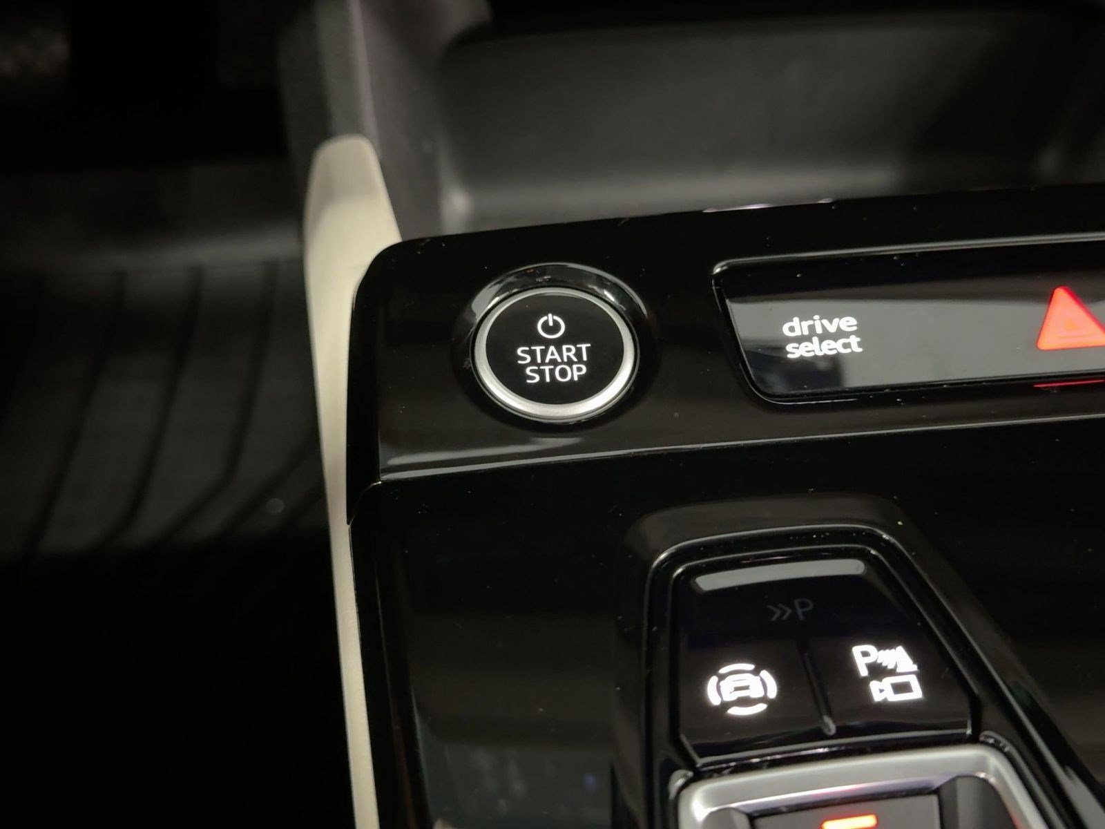 Used 2025 Audi Q6 e-tron Premium w/ Convenience Package image 26