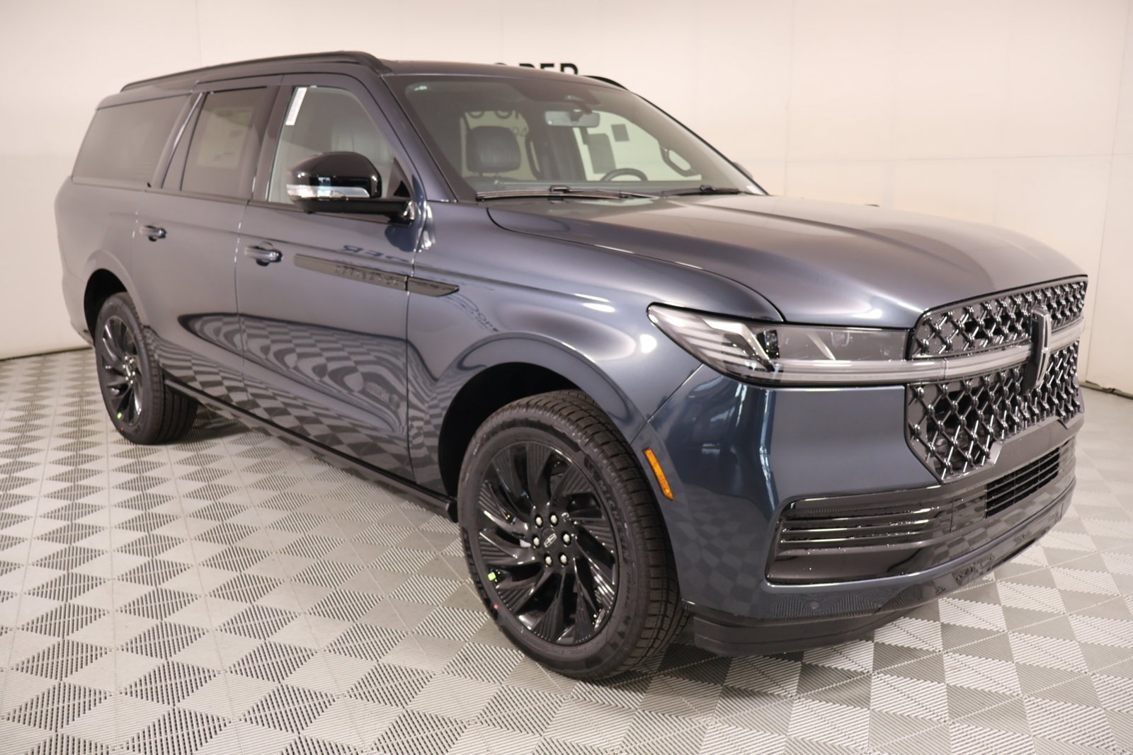 New 2026 Lincoln Navigator L Reserve w/ Jet Appearance Package AWD/4WD 360° Tour