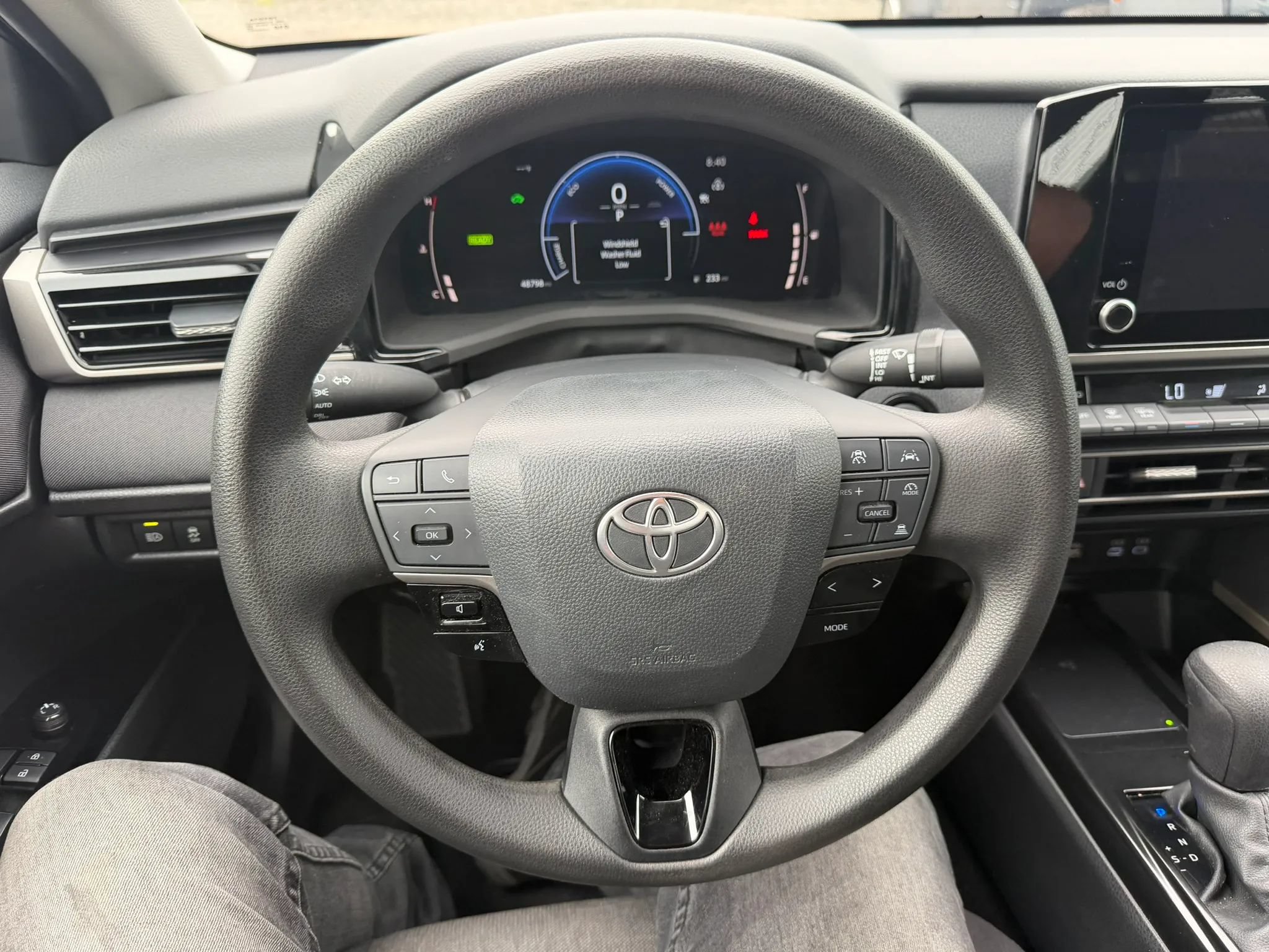 Used 2025 Toyota Camry LE FWD image 12
