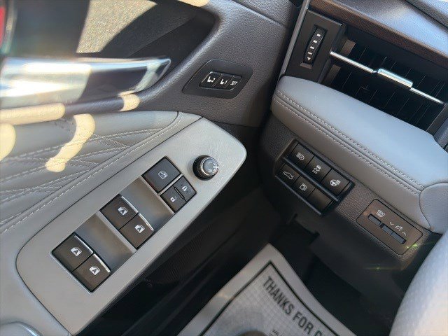 Used 2019 Toyota Avalon Limited FWD image 23
