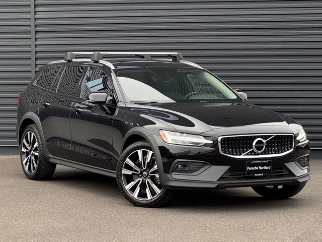 Used 2021 Volvo V60 T5 Cross Country w/ Climate Package image 9
