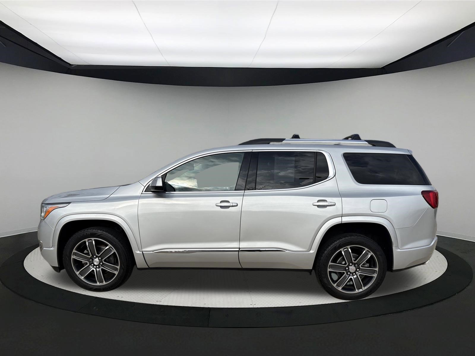 Used 2019 GMC Acadia Denali w/ Technology Package AWD/4WD image 2