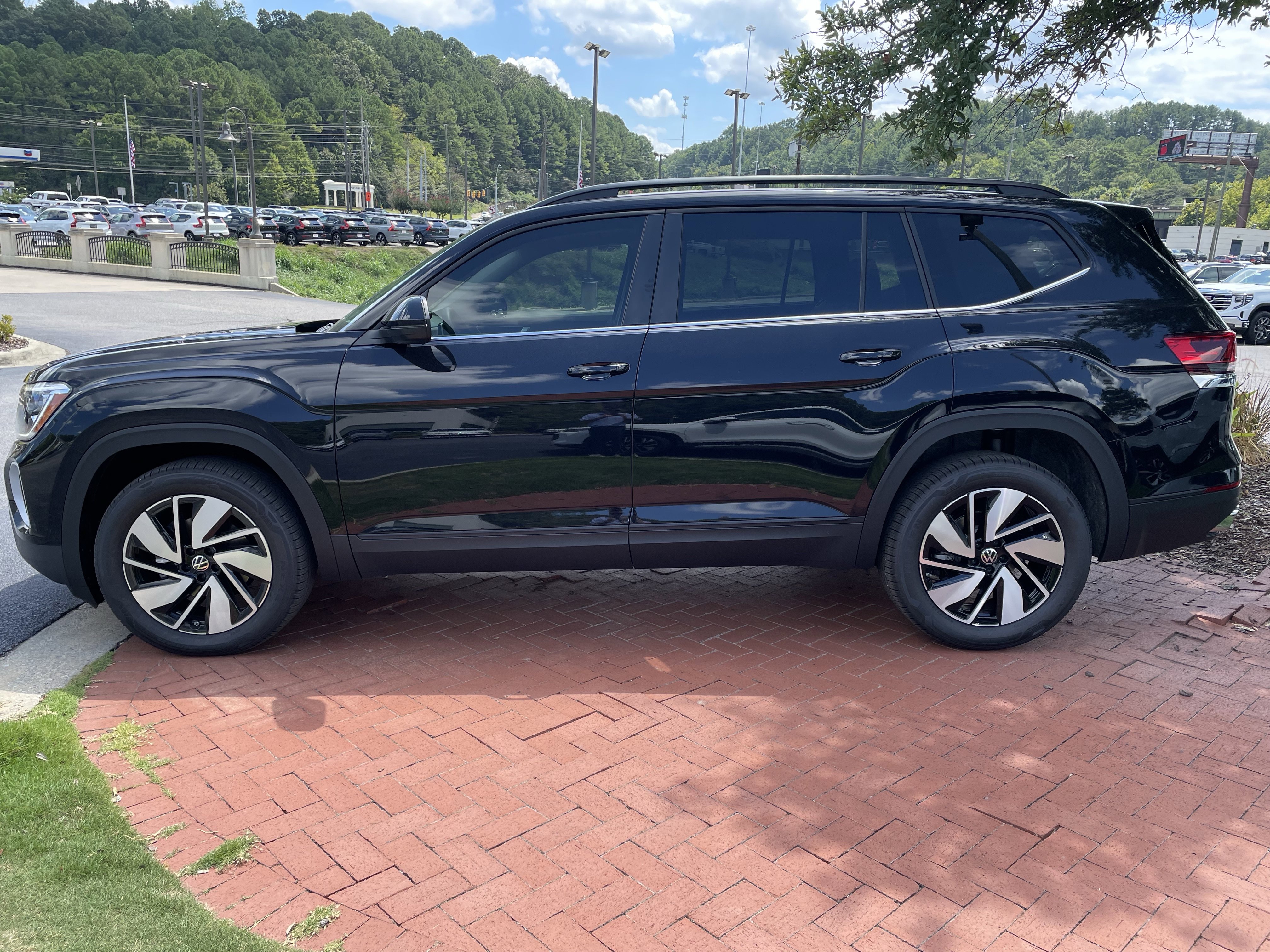 New 2026 Volkswagen Atlas SE image 7