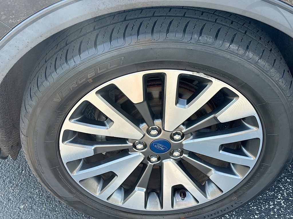 Used 2020 Ford Escape Titanium image 32