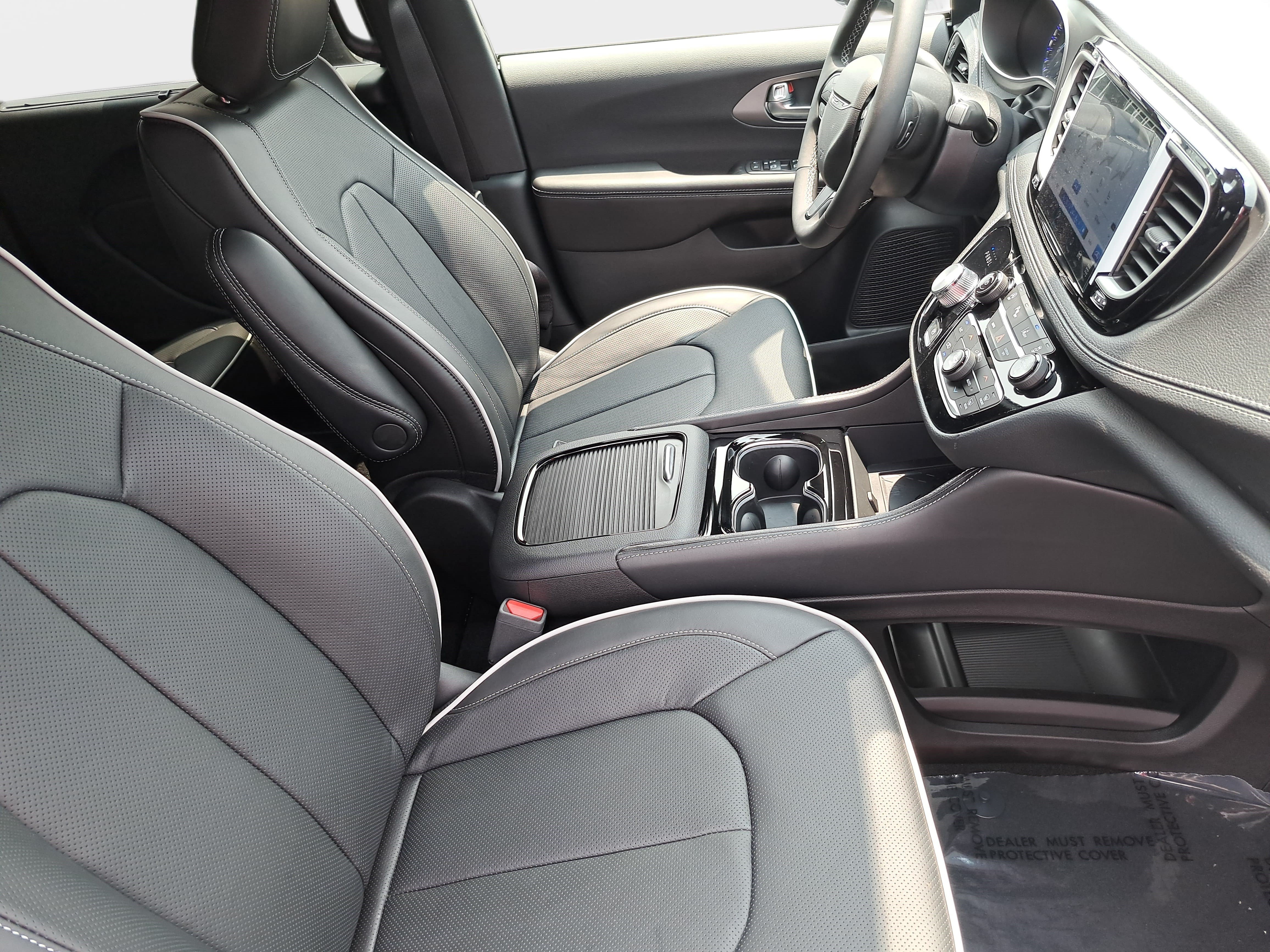 New 2027 Chrysler Pacifica Limited FWD image 10