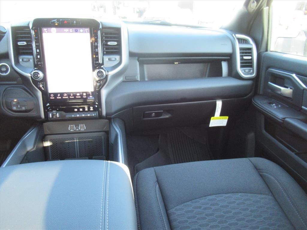 New 2026 RAM 3500 Big Horn AWD/4WD image 15