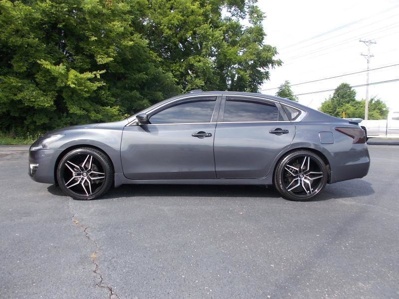 Used 2013 Nissan Altima 3.5 SL w/ Technology Pkg FWD image 2
