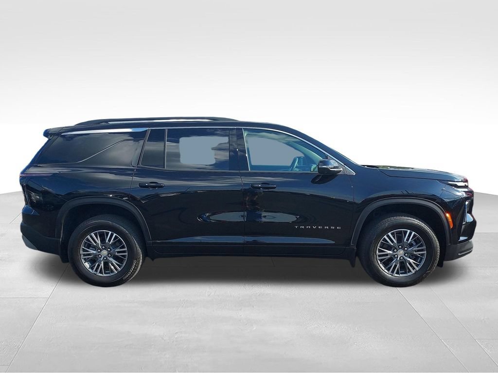 Used 2025 Chevrolet Traverse LT w/ Driver Confidence Package AWD/4WD image 6