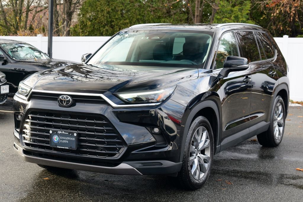 Used 2024 Toyota Grand Highlander Limited image 3