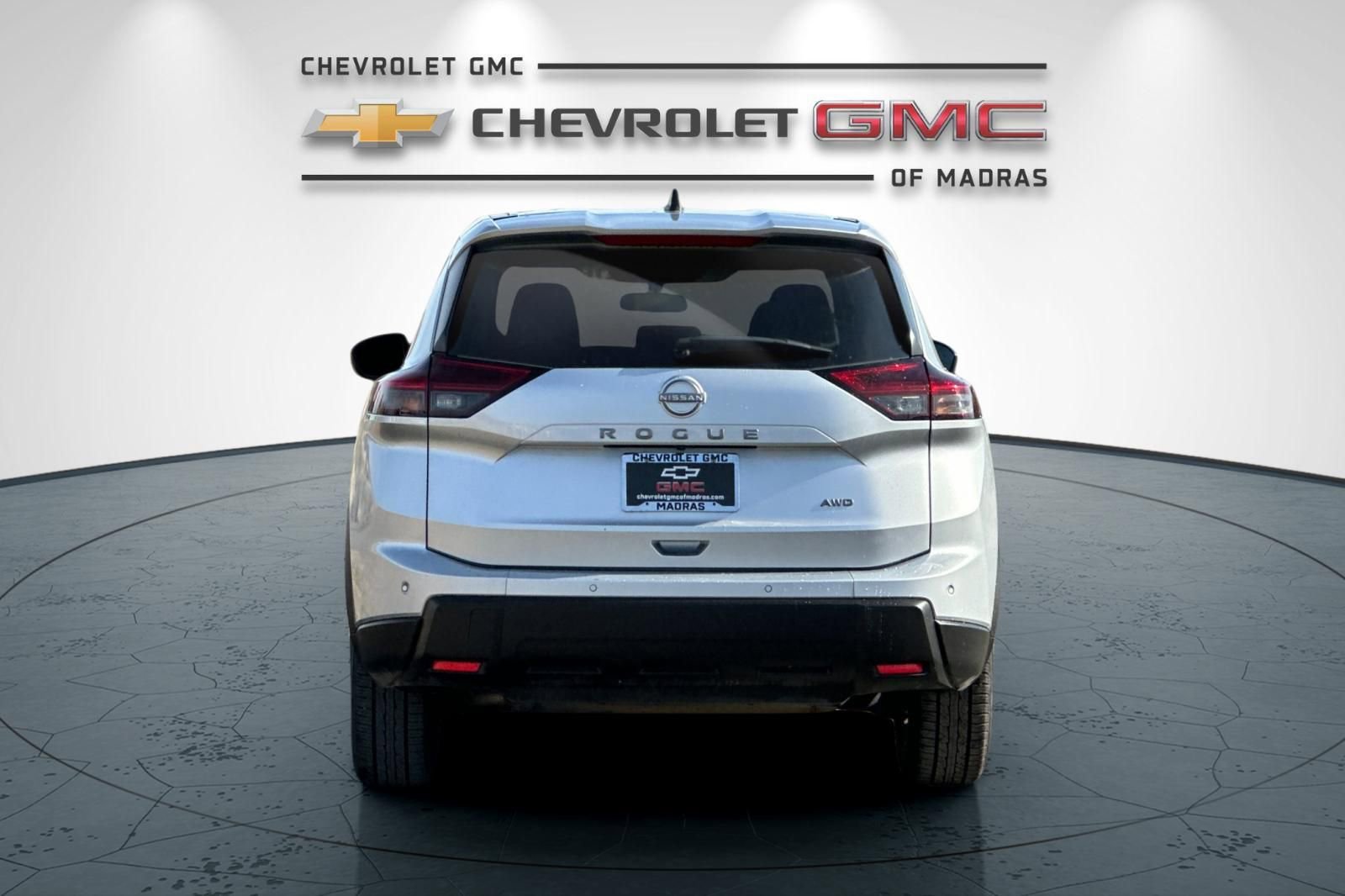 Used 2024 Nissan Rogue S image 4