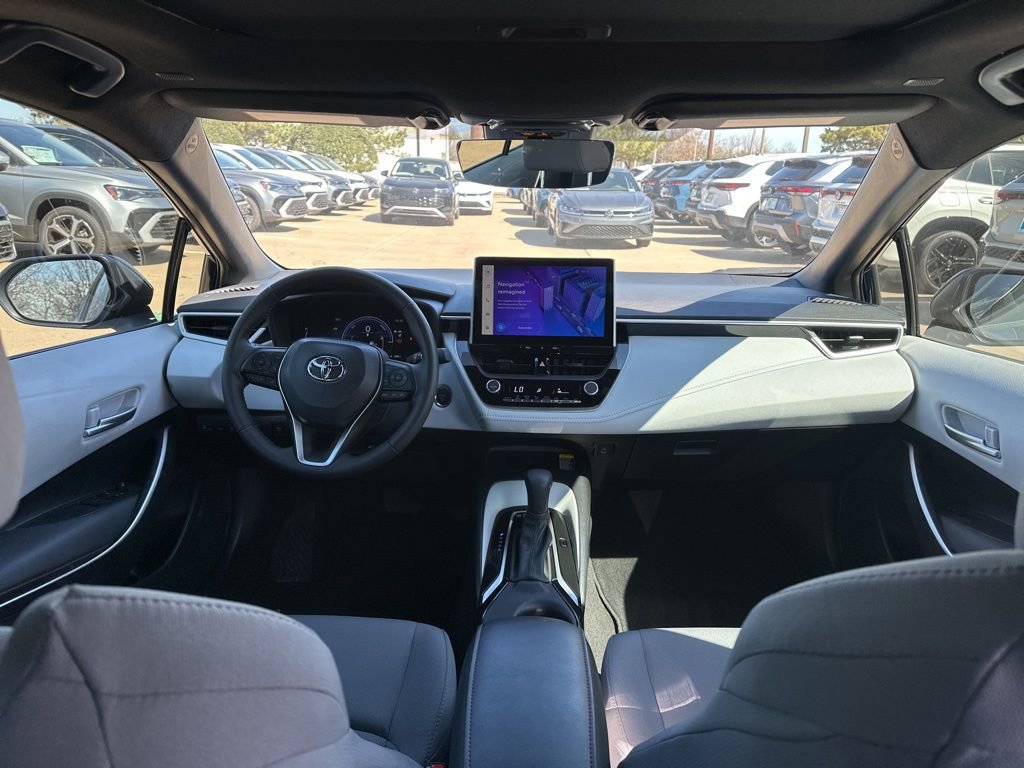 Used 2025 Toyota Corolla SE w/ SE Premium Package image 10