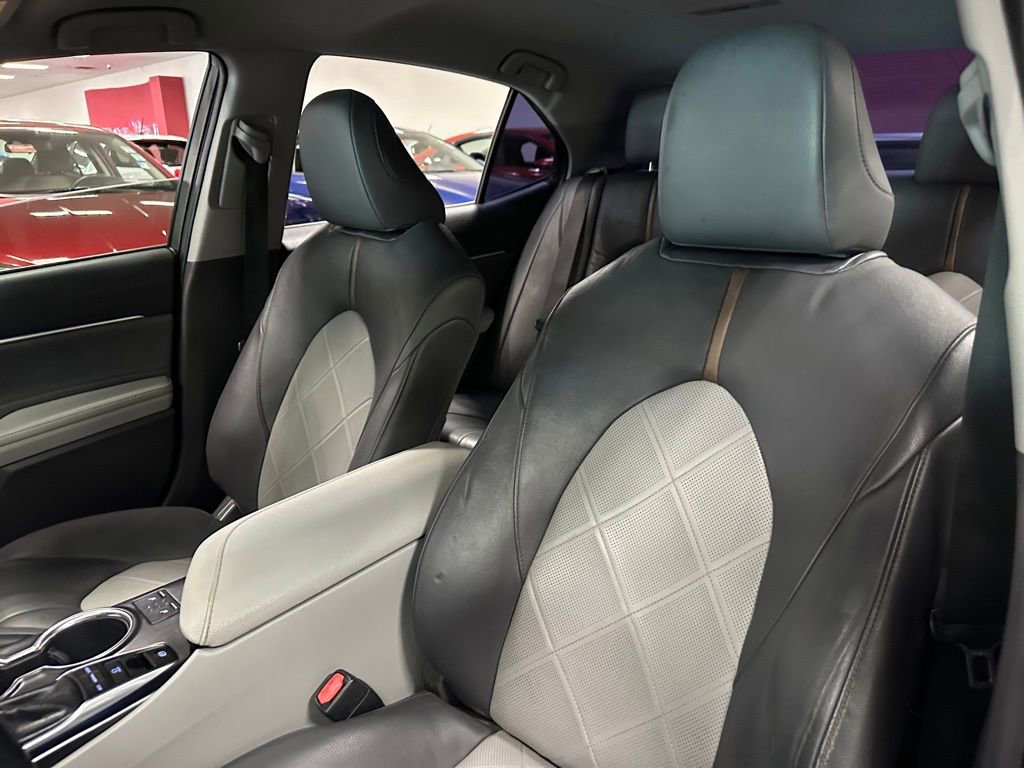 Used 2018 Toyota Camry XLE FWD image 15