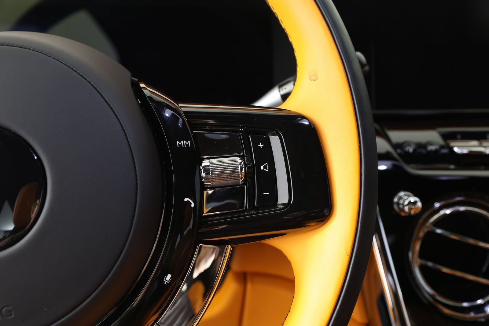 Certified 2025 Rolls-Royce Cullinan AWD/4WD image 15