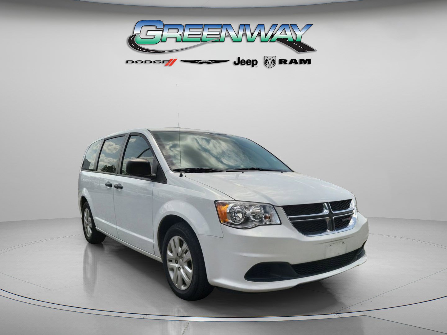 Used 2019 Dodge Grand Caravan SE FWD image 1