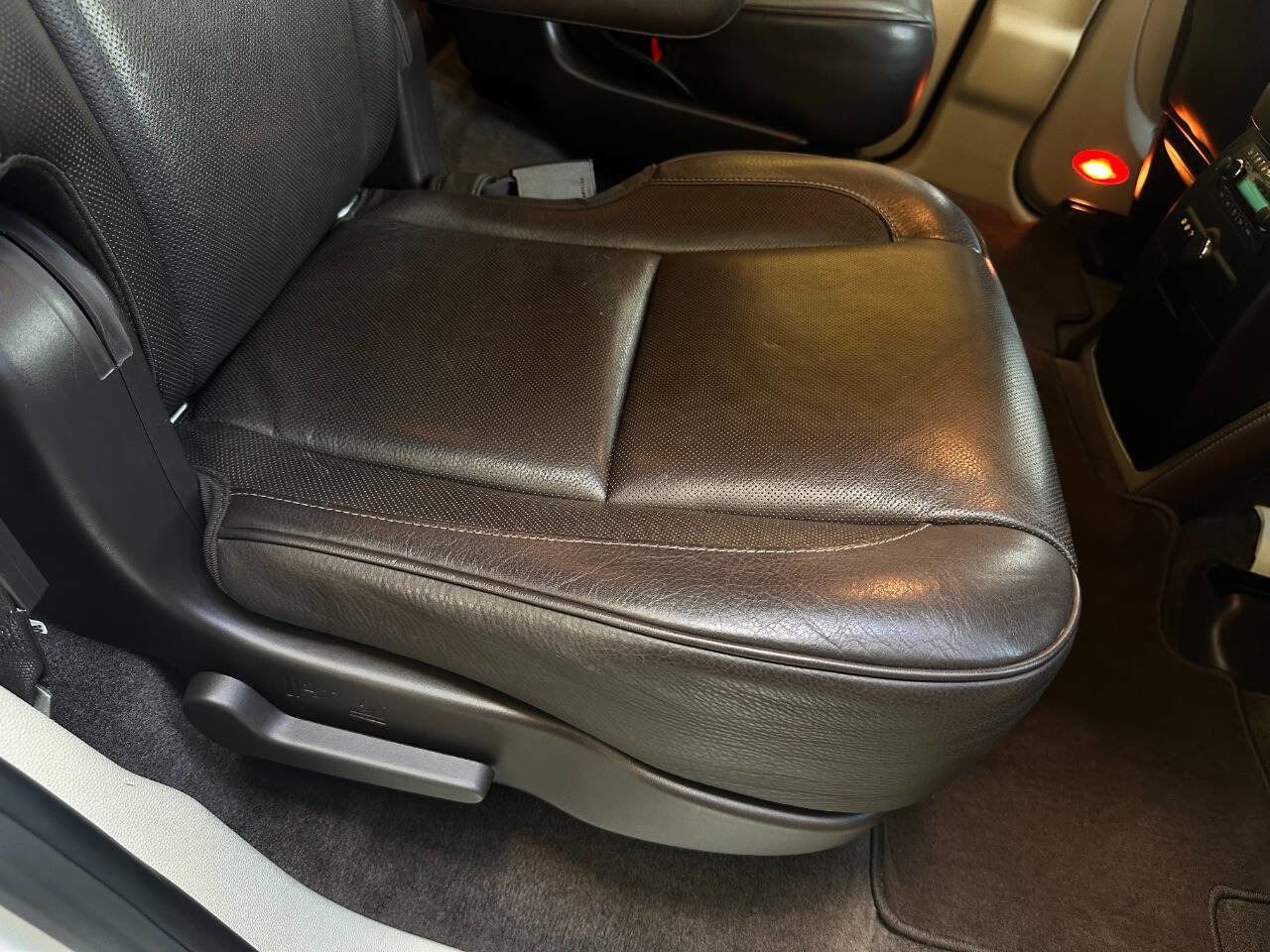 Used 2011 Cadillac Escalade Platinum image 69