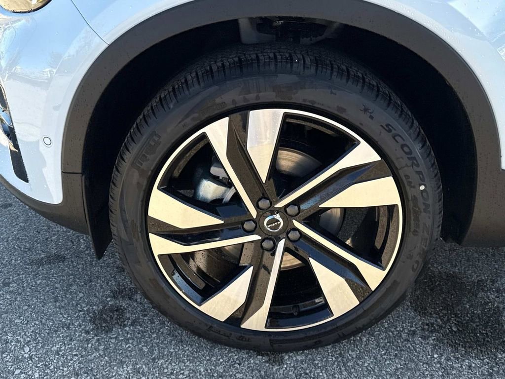 New 2026 Volvo XC40 B5 Ultra w/ Climate Package AWD/4WD image 10