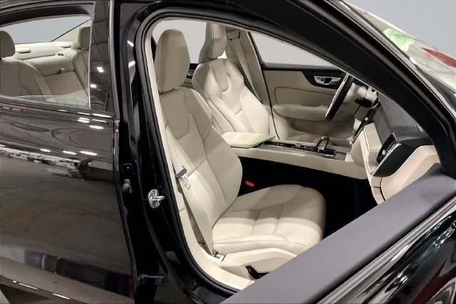 Certified 2025 Volvo S60 B5 Plus FWD image 9