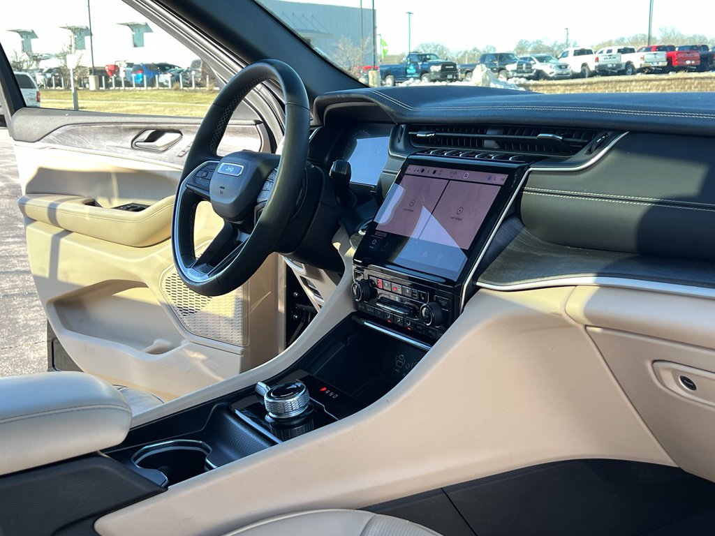 Used 2024 Jeep Grand Cherokee L Limited w/ Luxury Tech Group II image 28