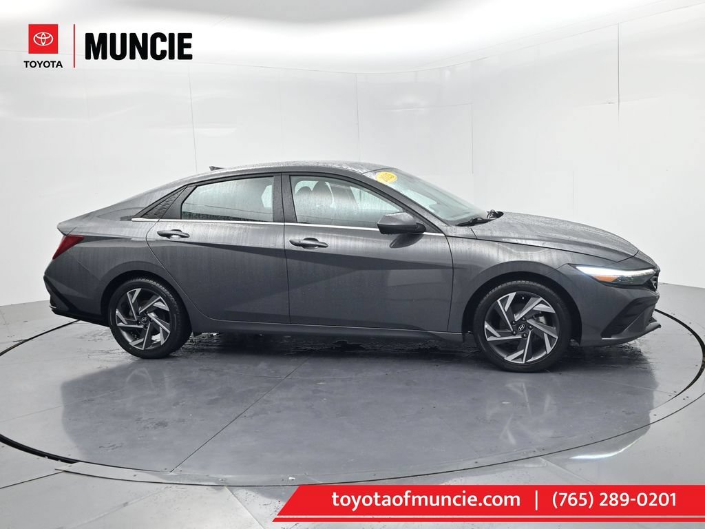 Used 2025 Hyundai Elantra SEL FWD image 1