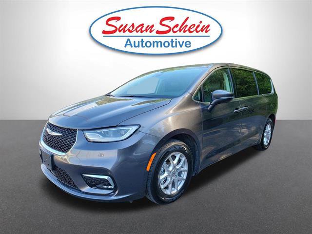 Used 2023 Chrysler Pacifica Touring-L image 1