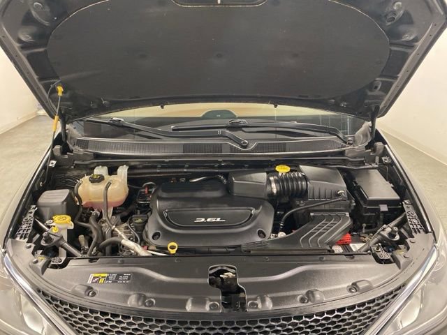 Used 2017 Chrysler Pacifica Limited w/ UConnect Theater Package FWD image 35