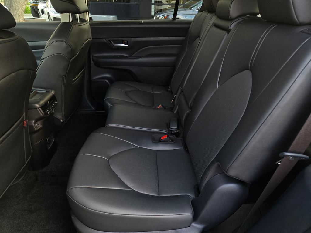 Used 2026 Toyota Grand Highlander AWD Hybrid image 12