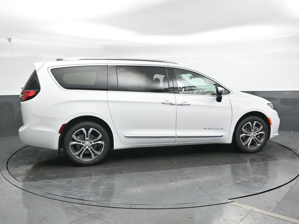 New 2026 Chrysler Pacifica Pinnacle w/ Trailer Tow Group AWD/4WD image 3