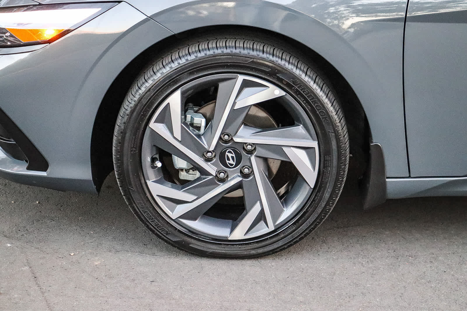Used 2025 Hyundai Elantra Limited FWD image 11