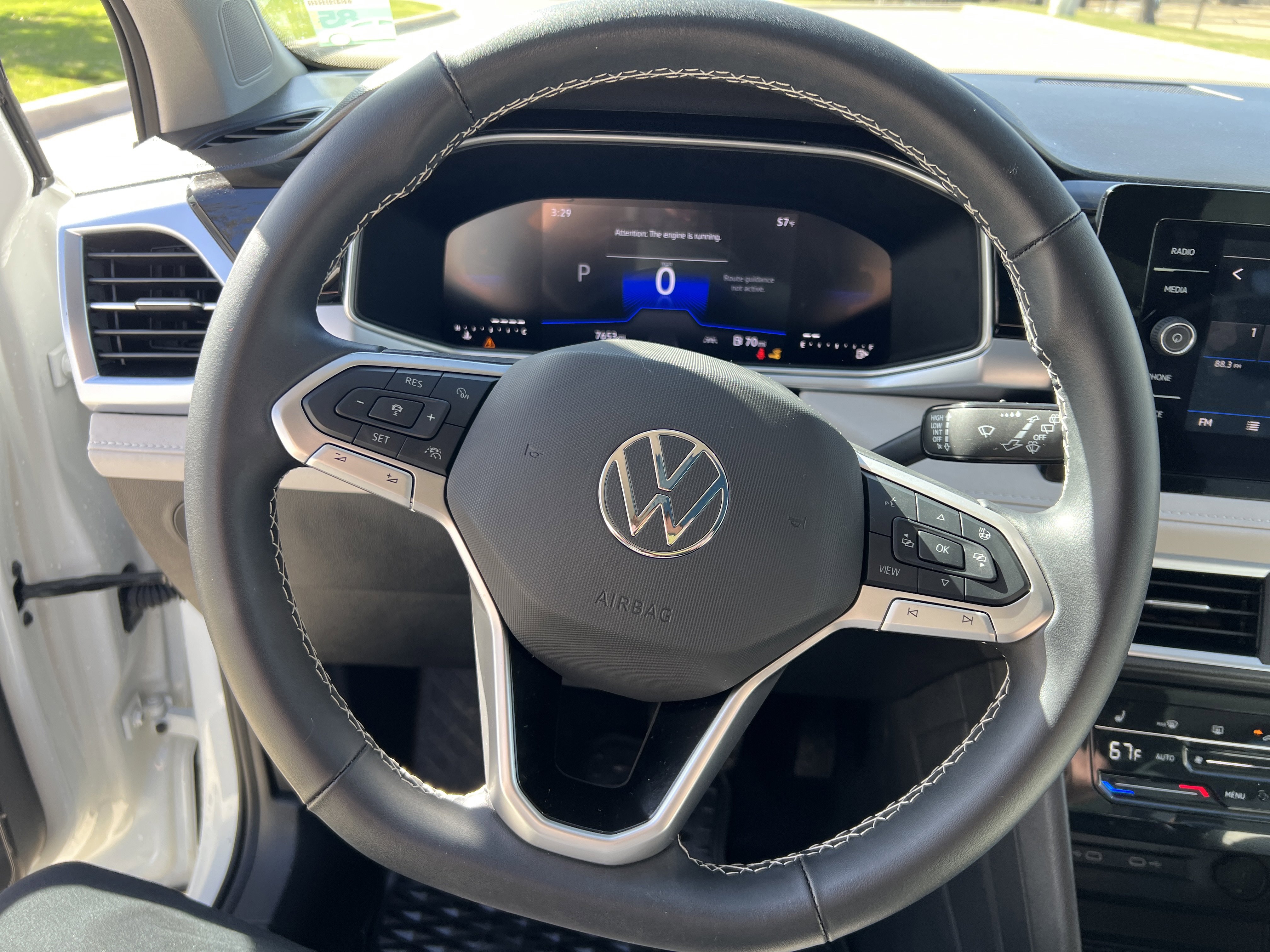 Certified 2025 Volkswagen Taos SE w/ Panoramic Sunroof Package FWD image 18