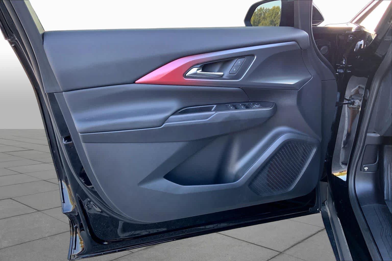 Used 2025 Chevrolet Equinox EV RS FWD image 18