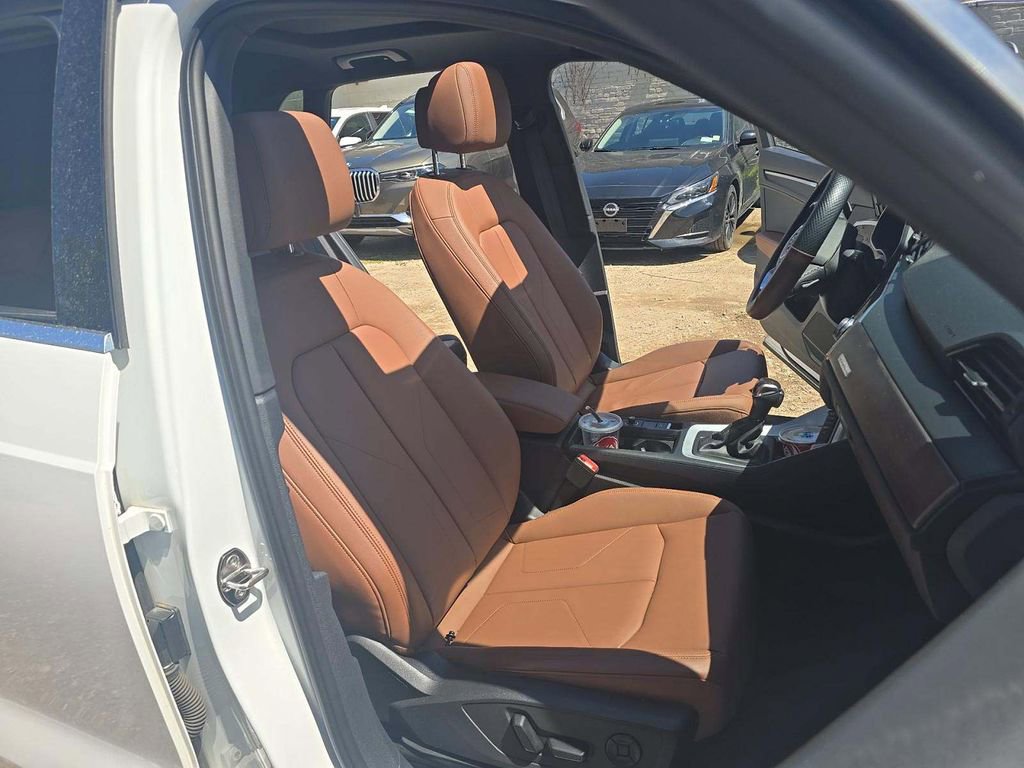 Used 2022 Audi Q3 2.0T Premium w/ Convenience Package AWD/4WD image 3