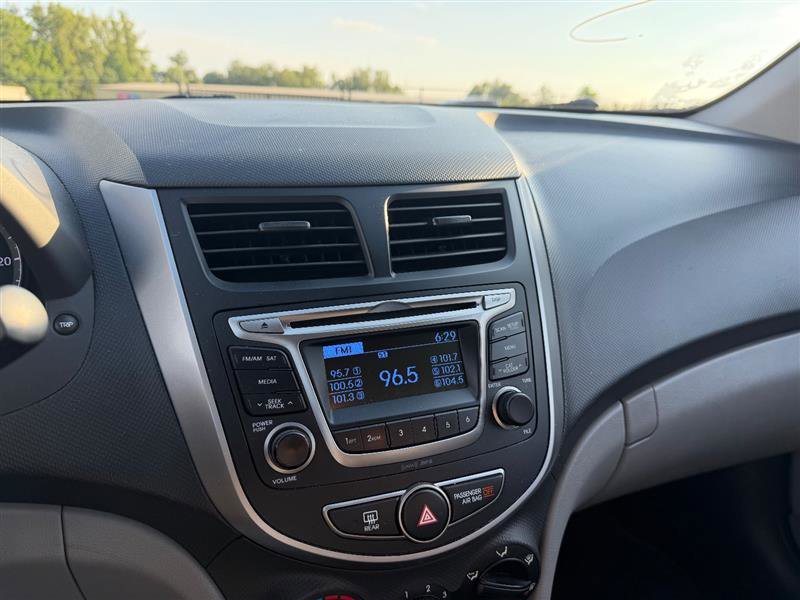 Used 2017 Hyundai Accent SE FWD image 15