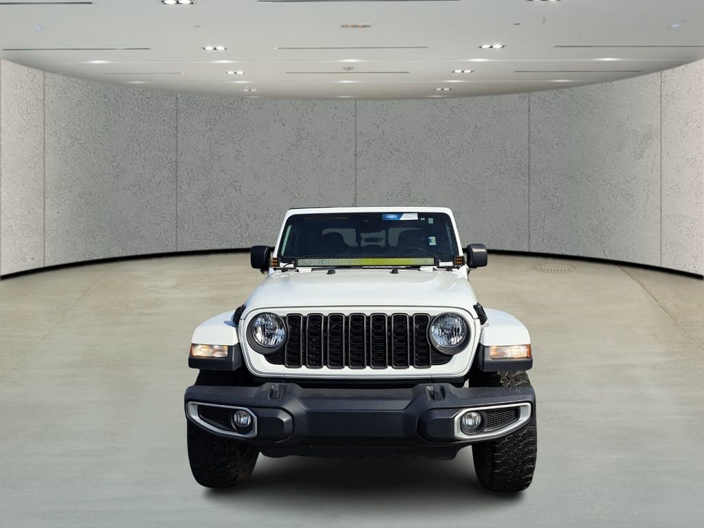 Used 2024 Jeep Gladiator Sport image 2