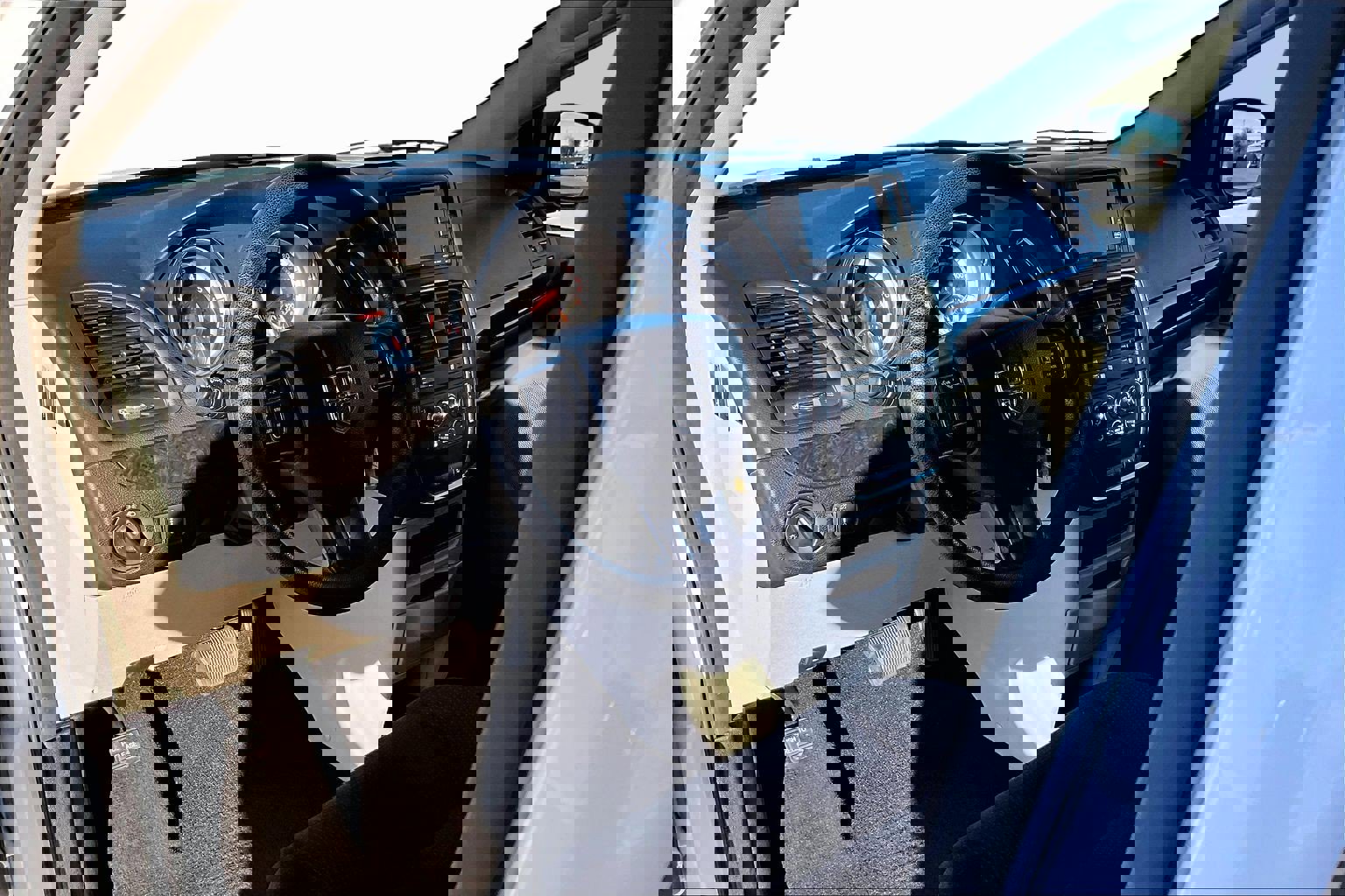 Used 2018 Dodge Grand Caravan SE w/ UConnect Hands-Free Group image 12