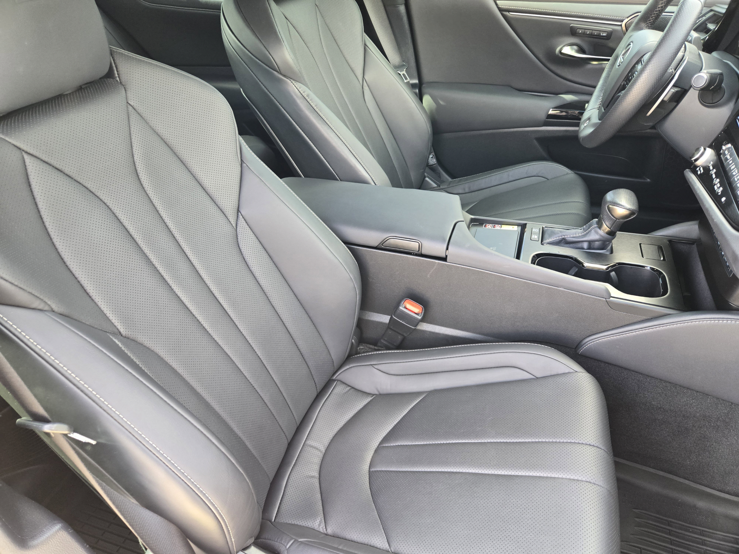 Certified 2024 Lexus ES 300h F Sport w/ Accessory Package (Z2) FWD image 10