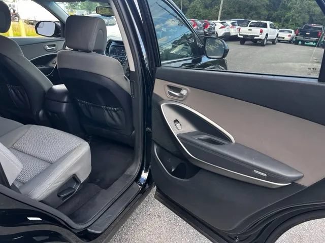 Used 2017 Hyundai Santa Fe SE AWD/4WD image 24